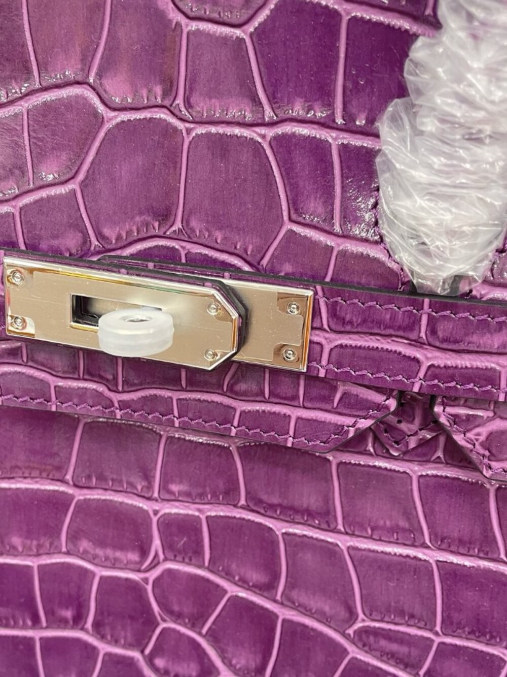 Sophisticated 9.8" Leather Handbag - Picture 6 of 7